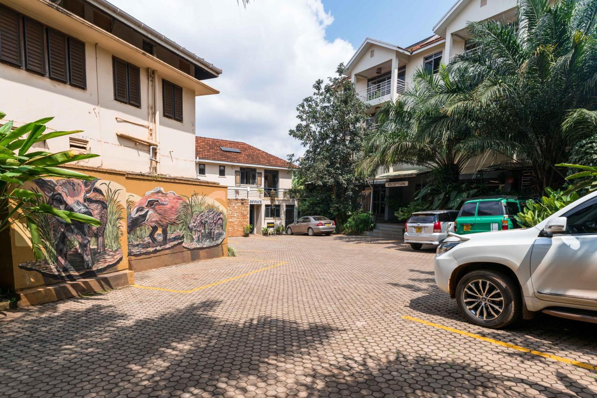 Bushpig Backpackers Kampala Exterior foto